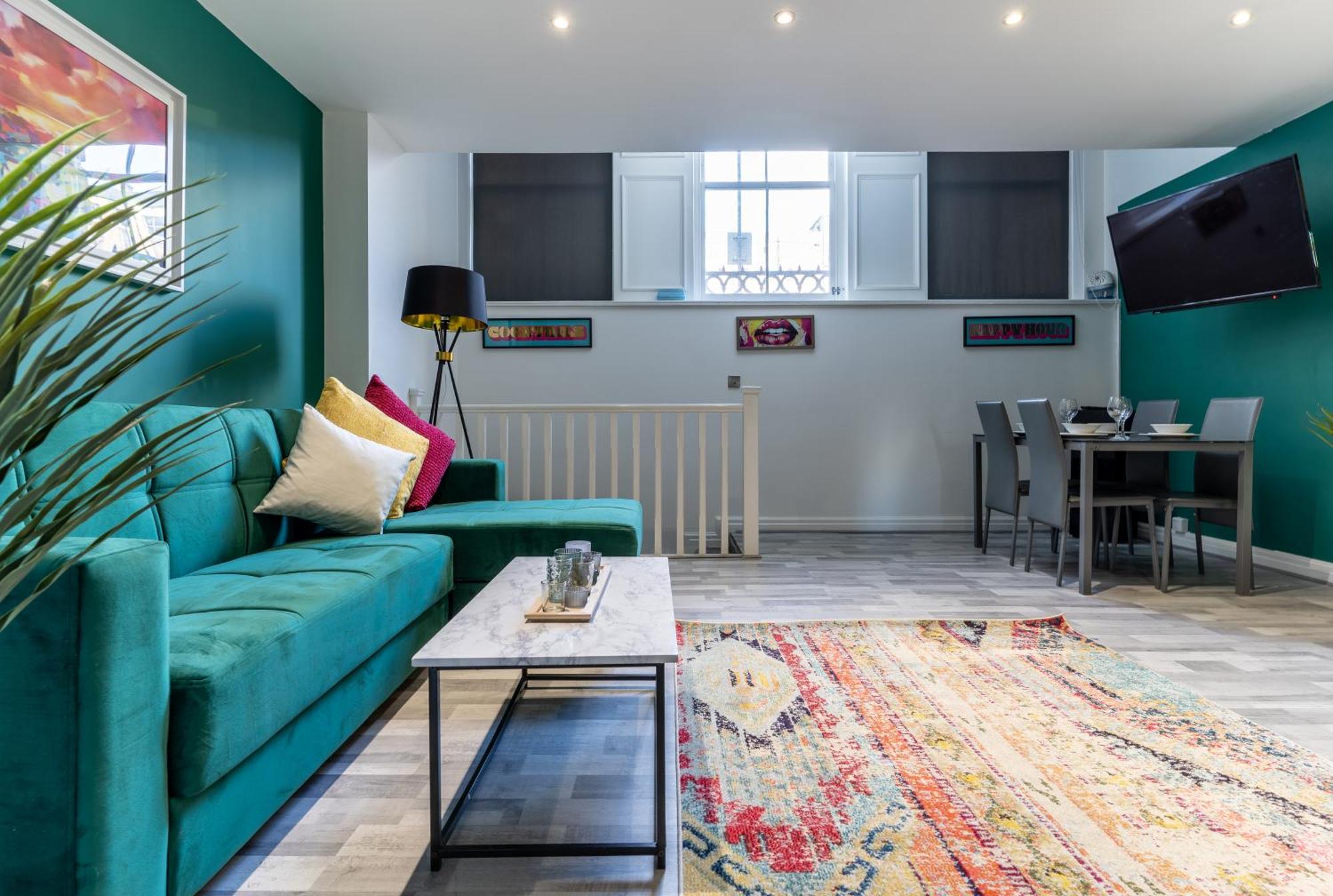 Hackins Hey Stylish Central Duplex - Quiet & Convenient Apartment