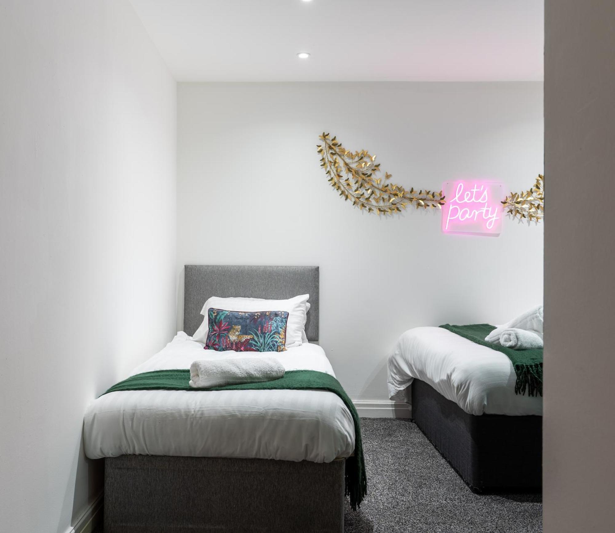 Hackins Hey Stylish Central Duplex - Quiet & Convenient Apartment